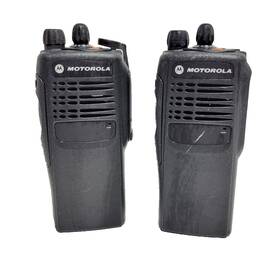 Motorola Aah25rdc9aa3anfg Lot Of 2 - Ht750 Two Way Radio For Parts/as Is