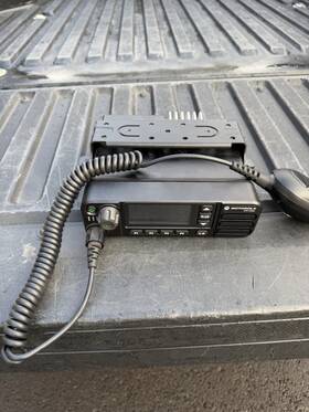 Motorola Aam28trn9ba1an Mobile/in-vehicle Two-way Radio Pmue1408bmnaa