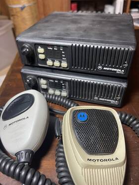 Motorola D33mja7jasak Maxtrac Radio Mac Trac Mactrac W Microphone Vhf Lot Of 2