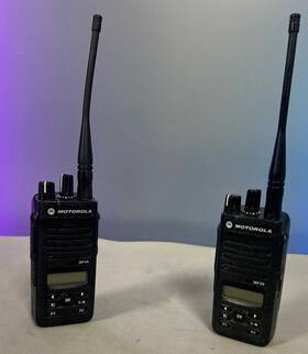 Motorola Lah02rdh9ja2an Lot Of 2 - Dep 570 Portable Radio