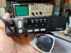 Motorola M44dgc98e2aa Radius M1225 / Uhf 40w Two Way Radio Analog 450-474mhz