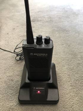 Motorola P94ypc20c4aa Radius Gp 300 Two-way Radio With A Charger