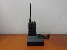 H43qhu7120an Motorola Radius P100 Radio Az489ft3710 With Charger Model